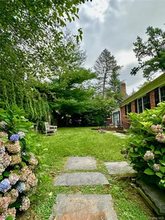 $1,288,888 | 38-47 Douglaston Parkway | Douglaston