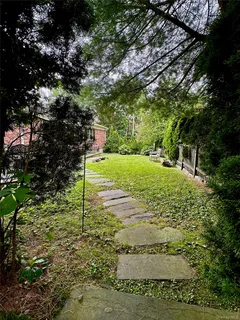 $1,288,888 | 38-47 Douglaston Parkway | Douglaston