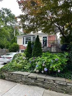 $1,288,888 | 38-47 Douglaston Parkway | Douglaston