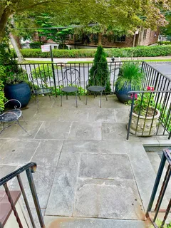 $1,288,888 | 38-47 Douglaston Parkway | Douglaston