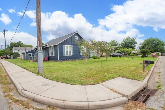 a view of a house with a big yard