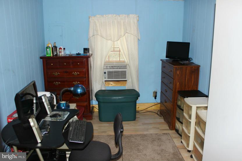 21 Grandaddy Road Harpers Ferry, WV 25425 - Photo 17 of 19 Sitting / Dressing Room