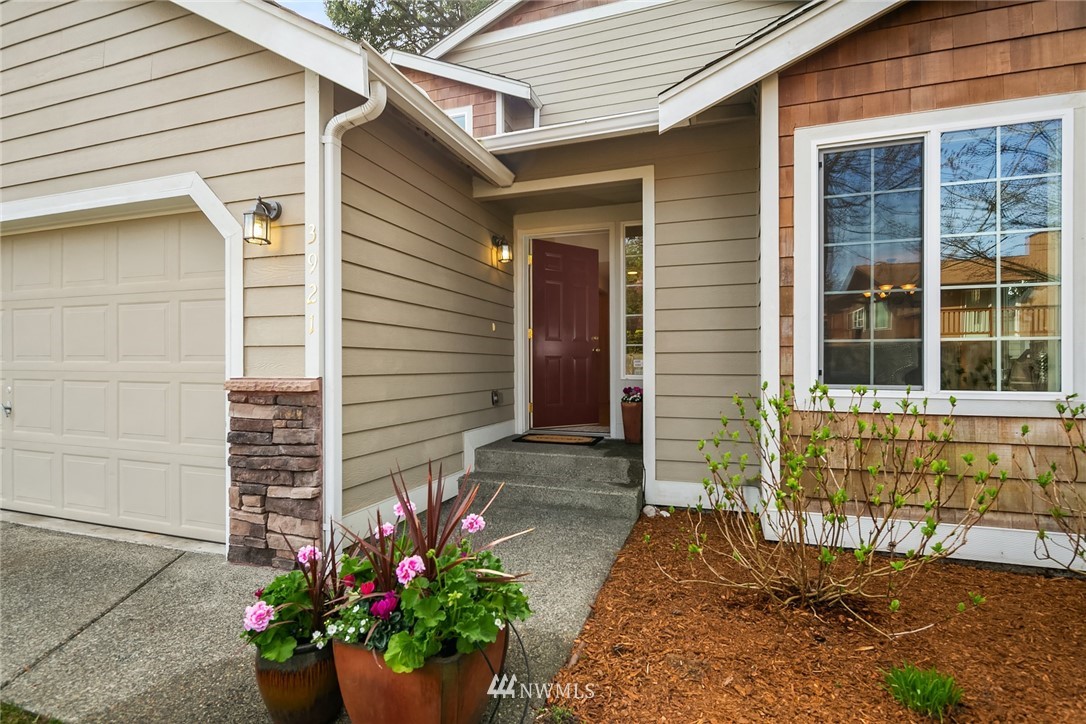 3921 Northeast 9th Place Renton, WA 98056 - Photo 2 of 25