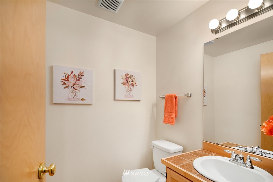 3921 Northeast 9th Place Renton, WA 98056 - Photo 12 of 25
