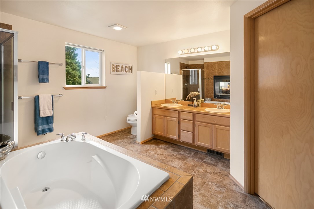 3921 Northeast 9th Place Renton, WA 98056 - Photo 16 of 25