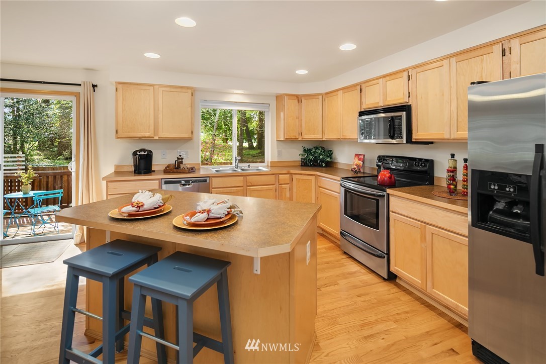 3921 Northeast 9th Place Renton, WA 98056 - Photo 7 of 25