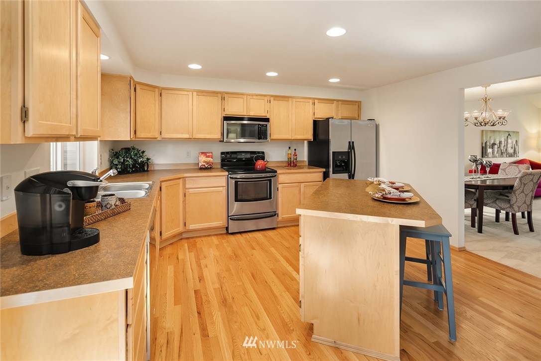 3921 Northeast 9th Place Renton, WA 98056 - Photo 8 of 25