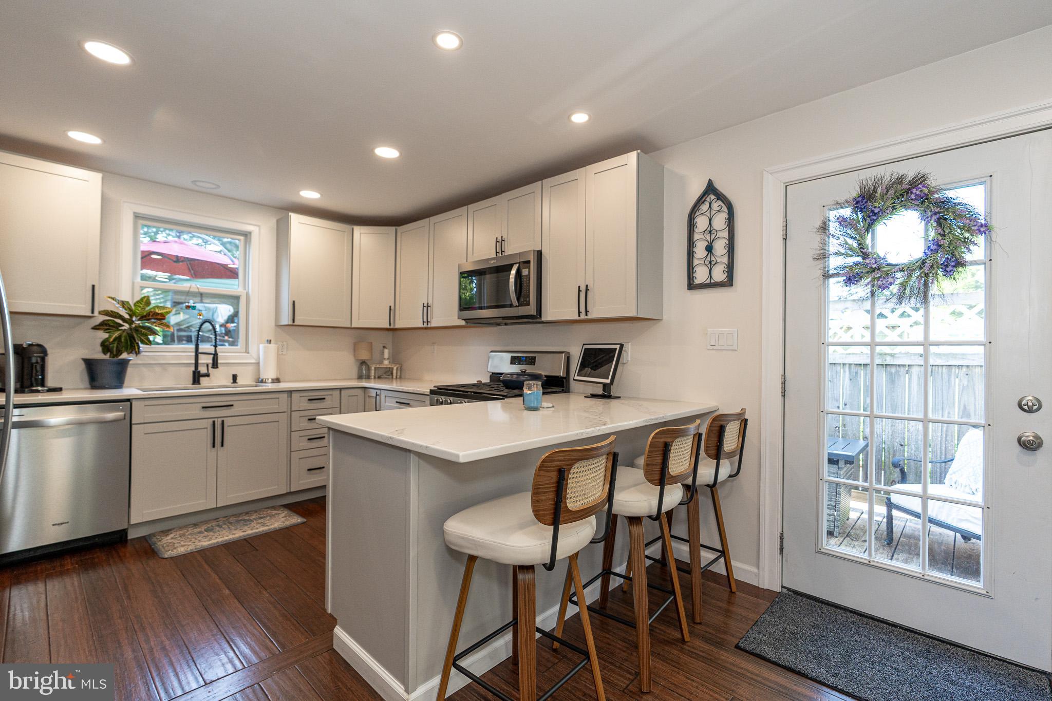 9523 Ridgely Avenue Baltimore, MD 21234 - Photo 4 of 33