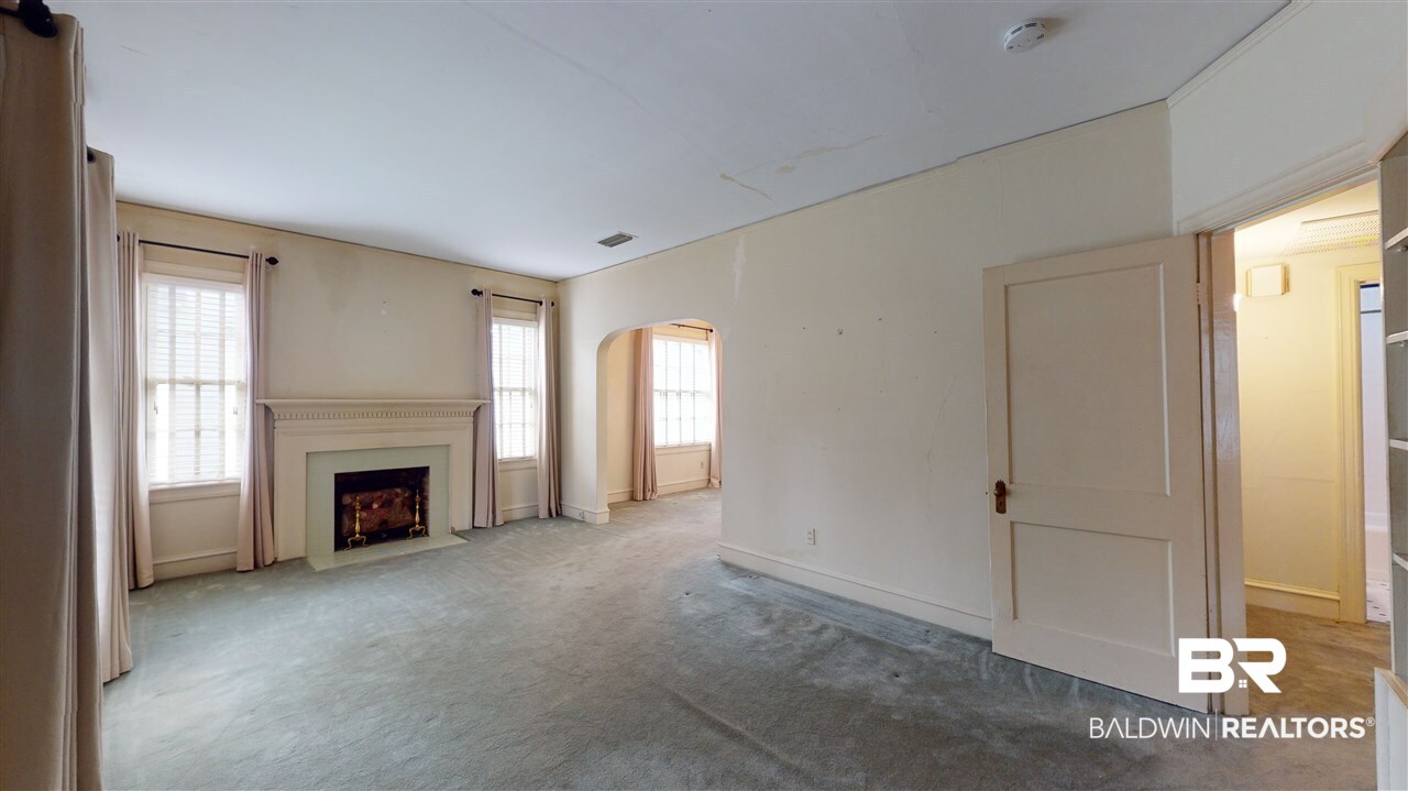 161 Crenshaw Street Mobile, AL 36606 - Photo 2 of 19