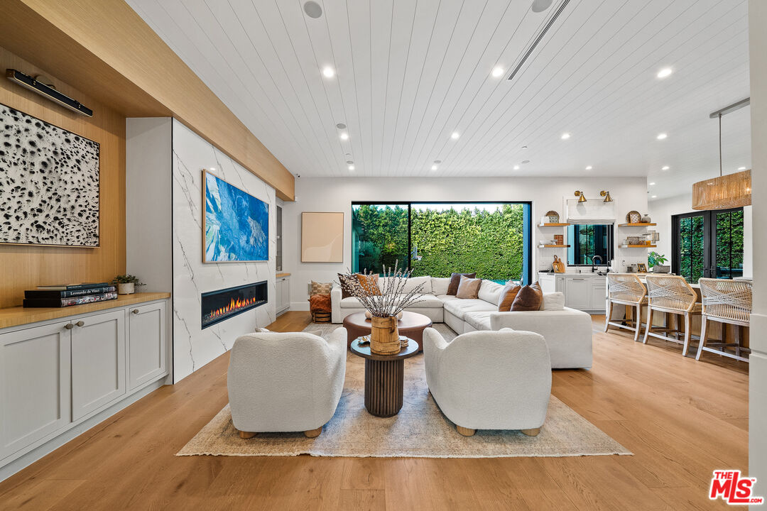 15645 Woodvale Road Encino, CA 91436 - Photo 13 of 39