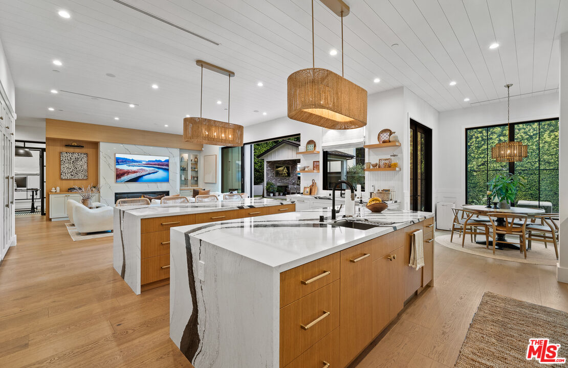 15645 Woodvale Road Encino, CA 91436 - Photo 16 of 39