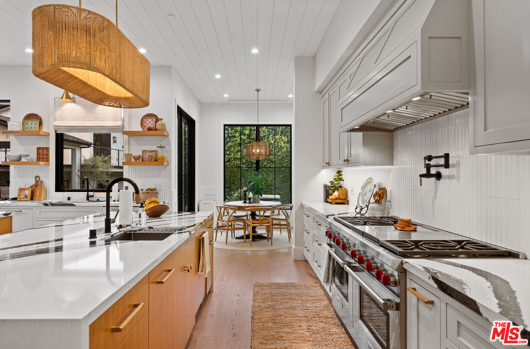 15645 Woodvale Road Encino, CA 91436 - Photo 18 of 39