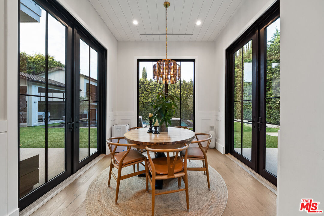 15645 Woodvale Road Encino, CA 91436 - Photo 19 of 39