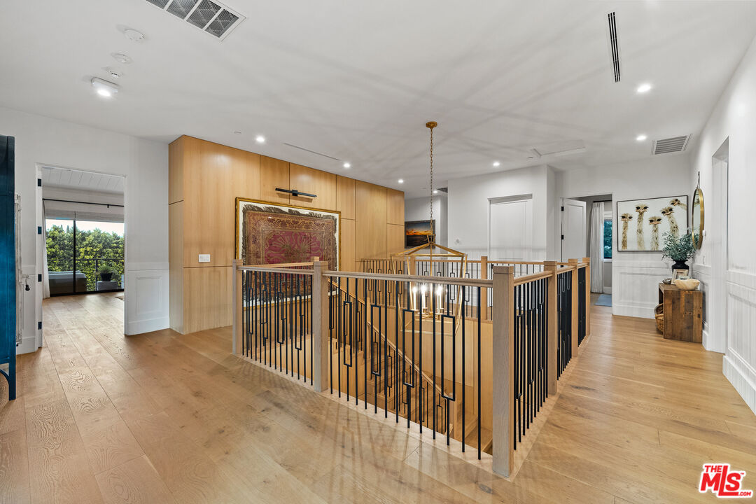 15645 Woodvale Road Encino, CA 91436 - Photo 20 of 39