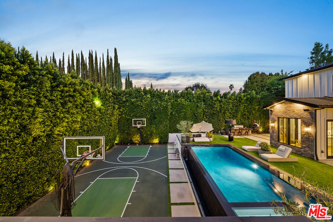 15645 Woodvale Road Encino, CA 91436 - Photo 2 of 39