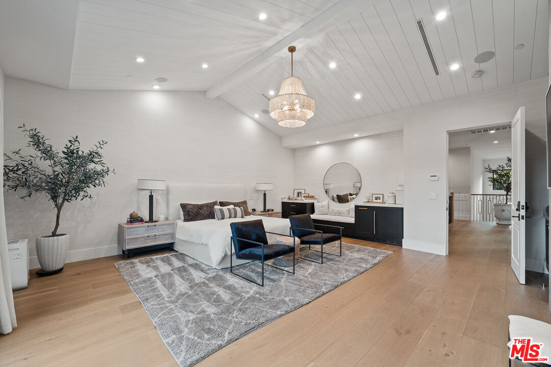 15645 Woodvale Road Encino, CA 91436 - Photo 22 of 39