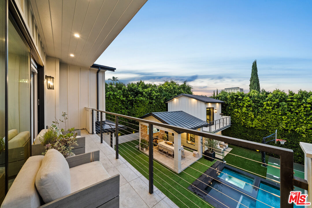 15645 Woodvale Road Encino, CA 91436 - Photo 24 of 39