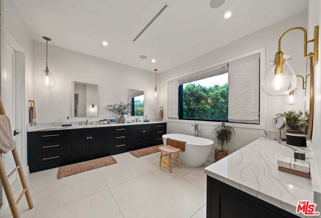 15645 Woodvale Road Encino, CA 91436 - Photo 26 of 39