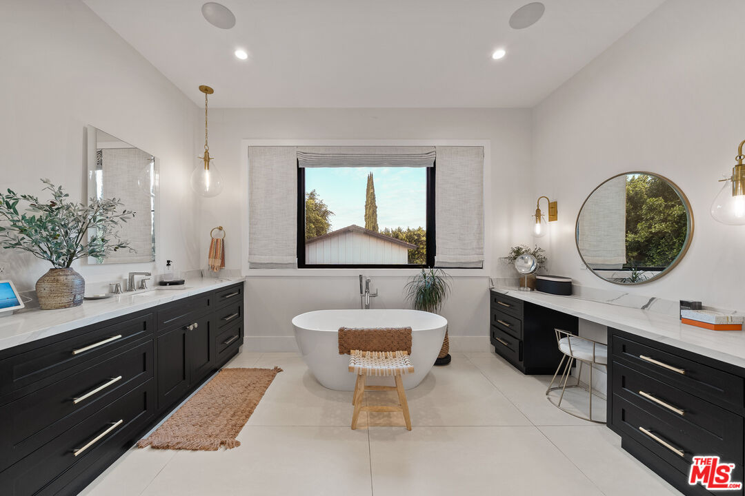 15645 Woodvale Road Encino, CA 91436 - Photo 27 of 39