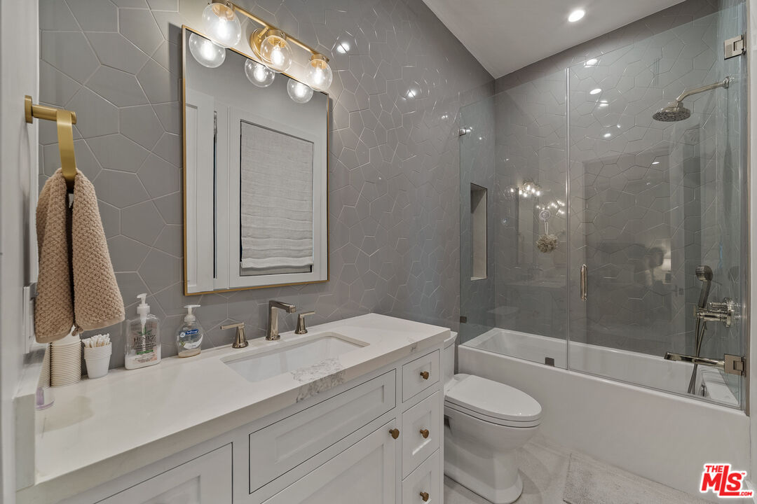 15645 Woodvale Road Encino, CA 91436 - Photo 30 of 39