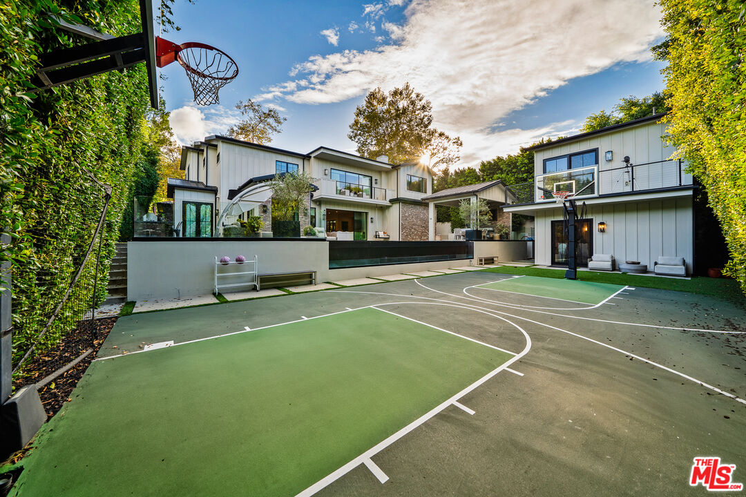 15645 Woodvale Road Encino, CA 91436 - Photo 33 of 39