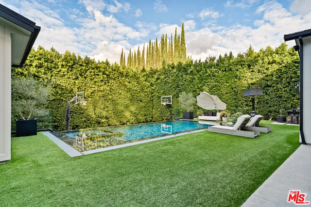 a view of a garden with lawn chairs