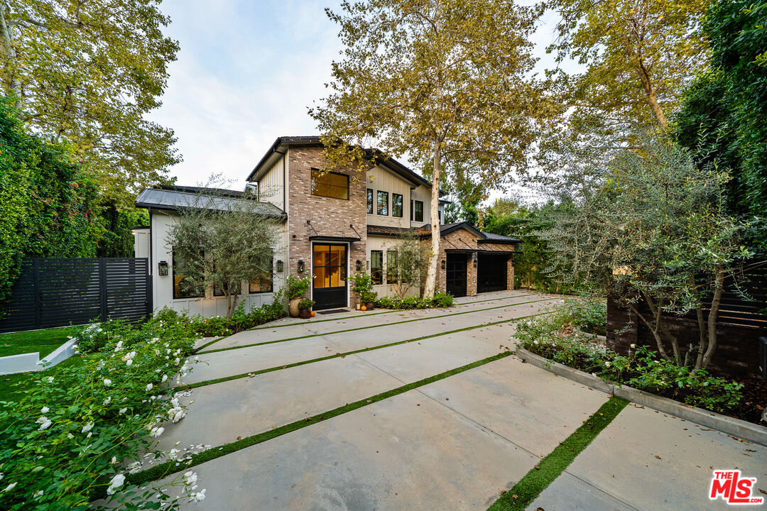 15645 Woodvale Road Encino, CA 91436 - Photo 4 of 39