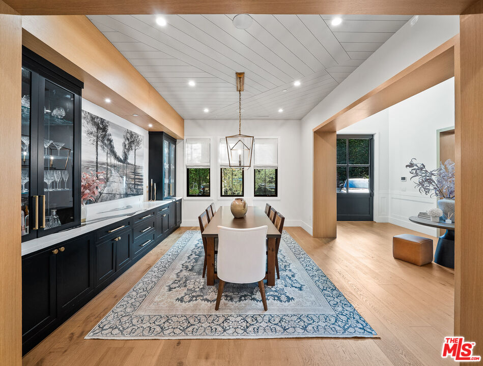 15645 Woodvale Road Encino, CA 91436 - Photo 8 of 39