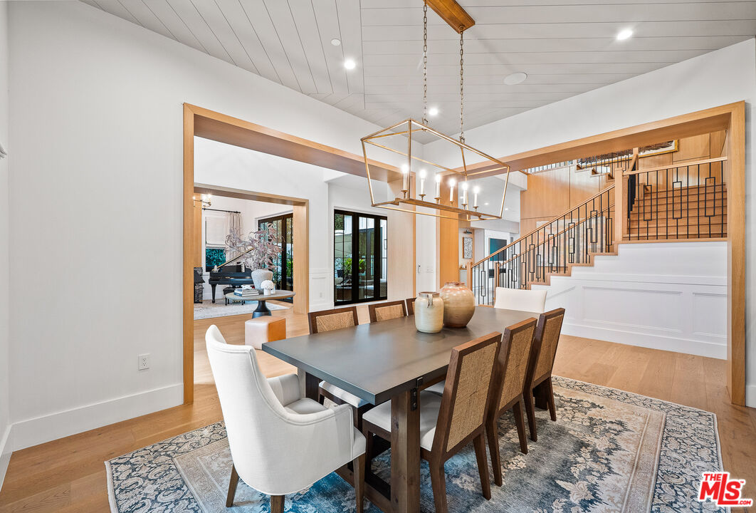 15645 Woodvale Road Encino, CA 91436 - Photo 9 of 39