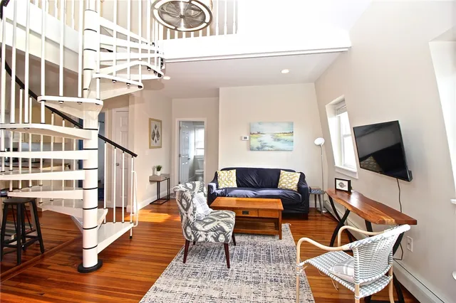 $3,000 | 668 Thames Street, Unit 3, Newport, RI 02840