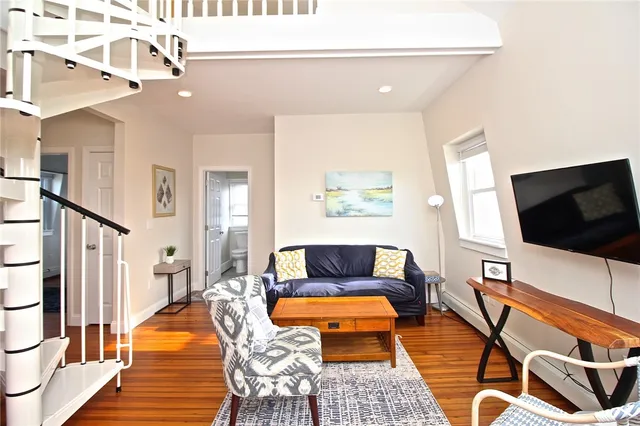 $3,000 | 668 Thames Street, Unit 3, Newport, RI 02840