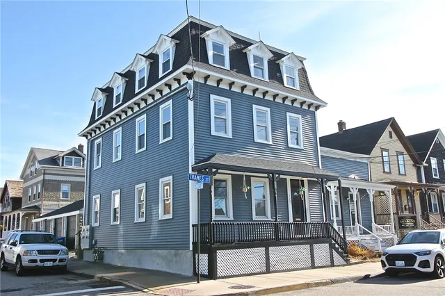 $3,000 | 668 Thames Street, Unit 3, Newport, RI 02840