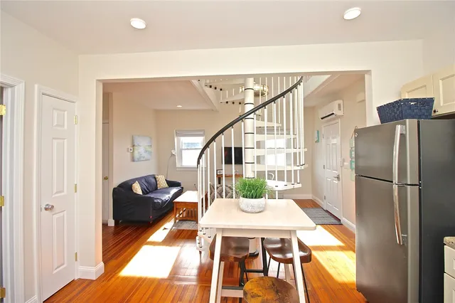 $3,000 | 668 Thames Street, Unit 3, Newport, RI 02840