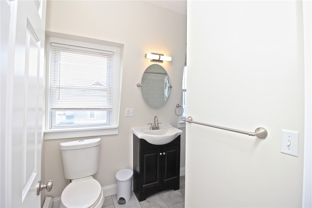 668 Thames Street, Unit 3 Newport, RI 02840 - Photo 25 of 47 Bathroom w/shower
