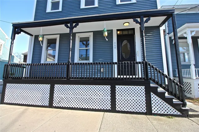 $3,000 | 668 Thames Street, Unit 3, Newport, RI 02840