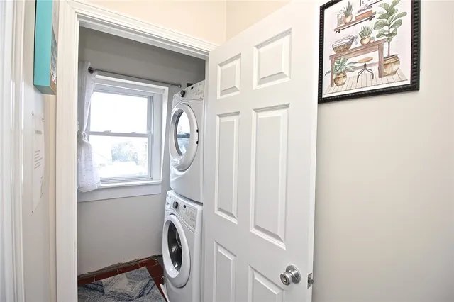 $3,000 | 668 Thames Street, Unit 3, Newport, RI 02840