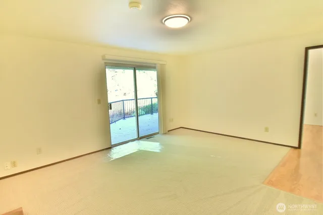 $3,000 | 10942 167th Avenue Northeast, Redmond, WA 98052