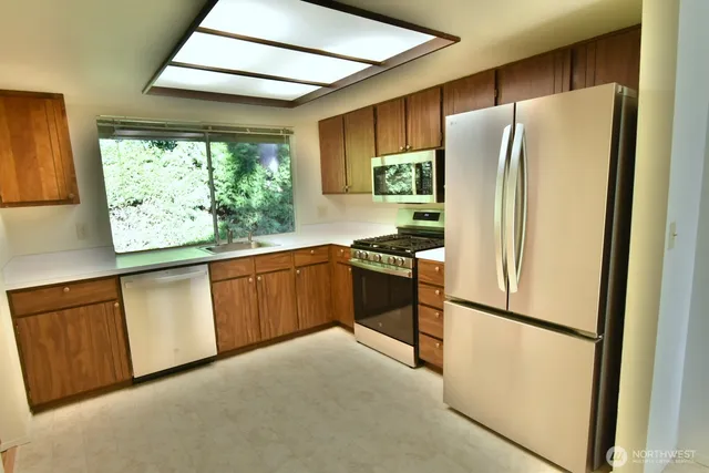 $3,000 | 10942 167th Avenue Northeast, Redmond, WA 98052