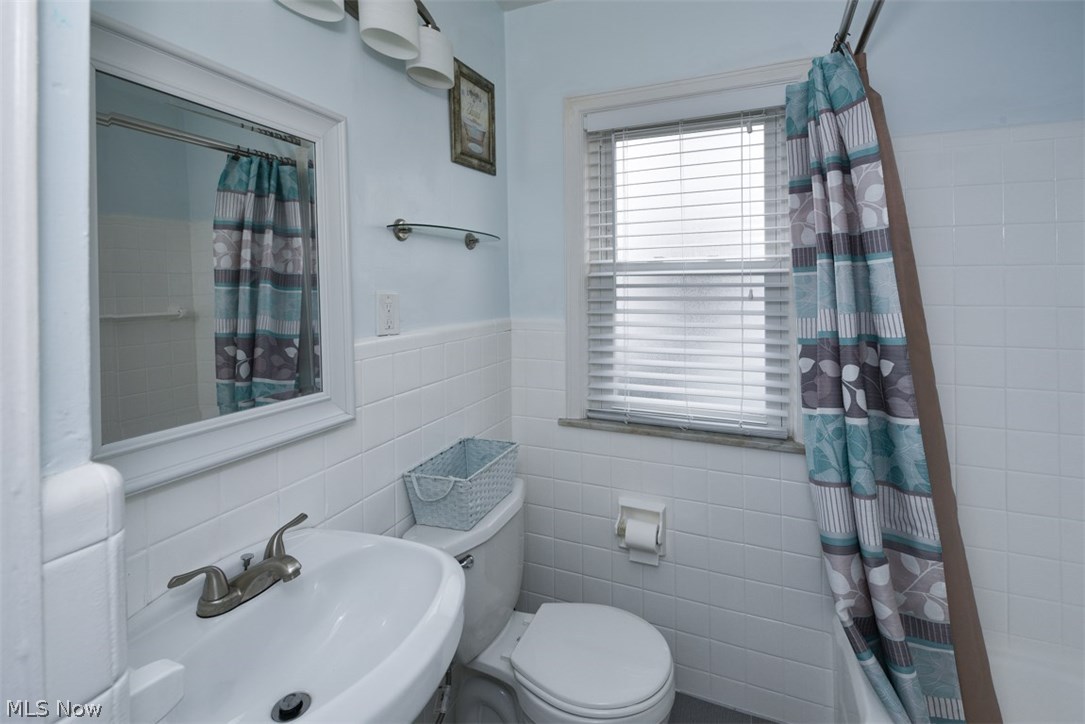 1187 Dorsh Road Cleveland, OH 44121 - Photo 15 of 25