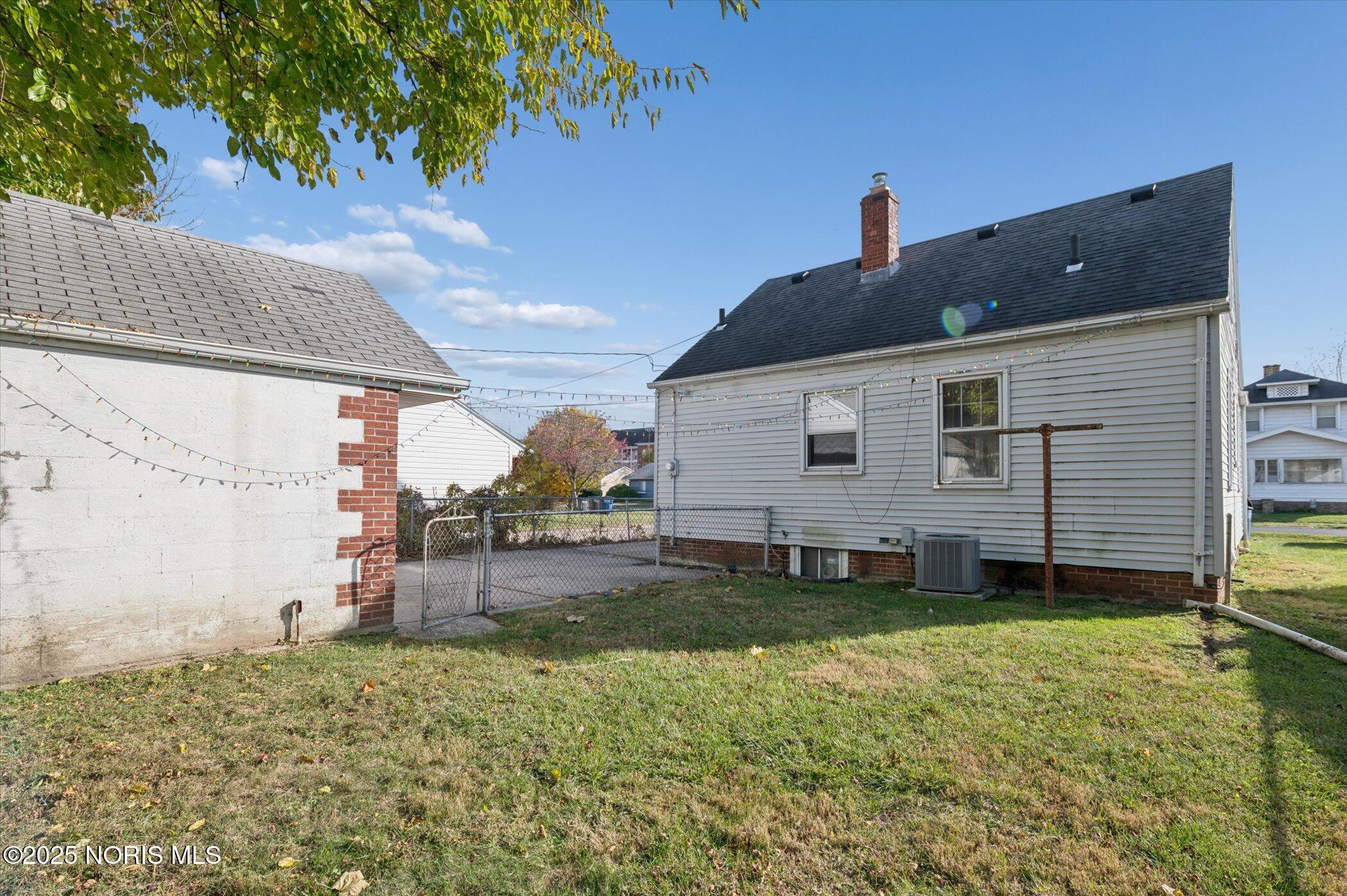 2666 Montebello Road Toledo, OH 43607 - Photo 35 of 36 42-2666-Montebello-Rd-Windowstill