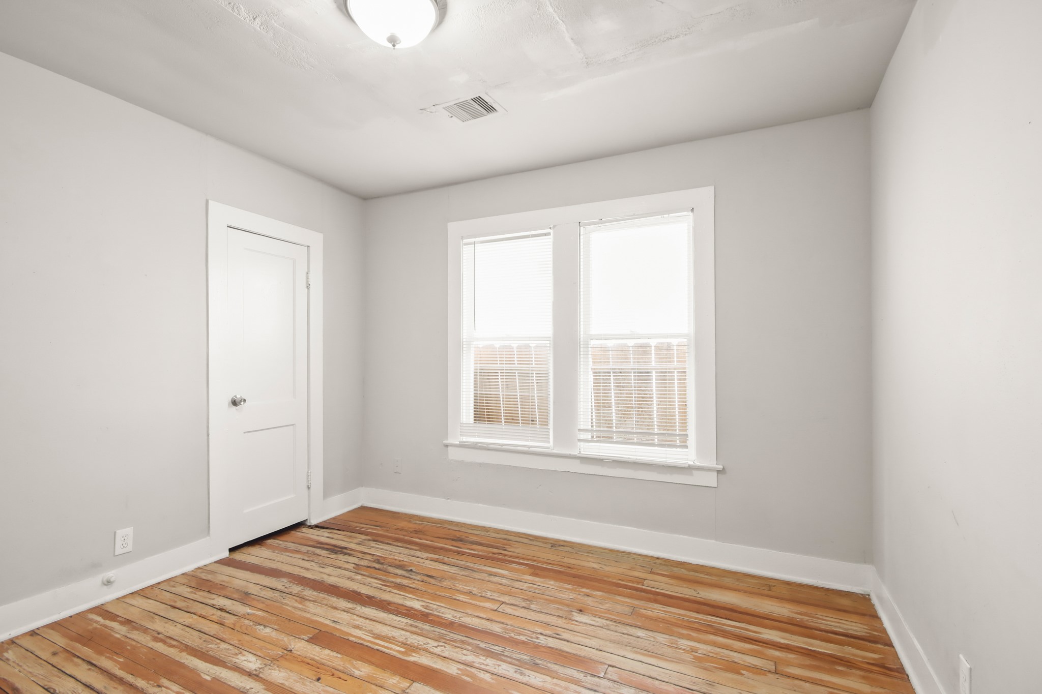 2729 Jones Street Houston, TX 77026 - Photo 11 of 12