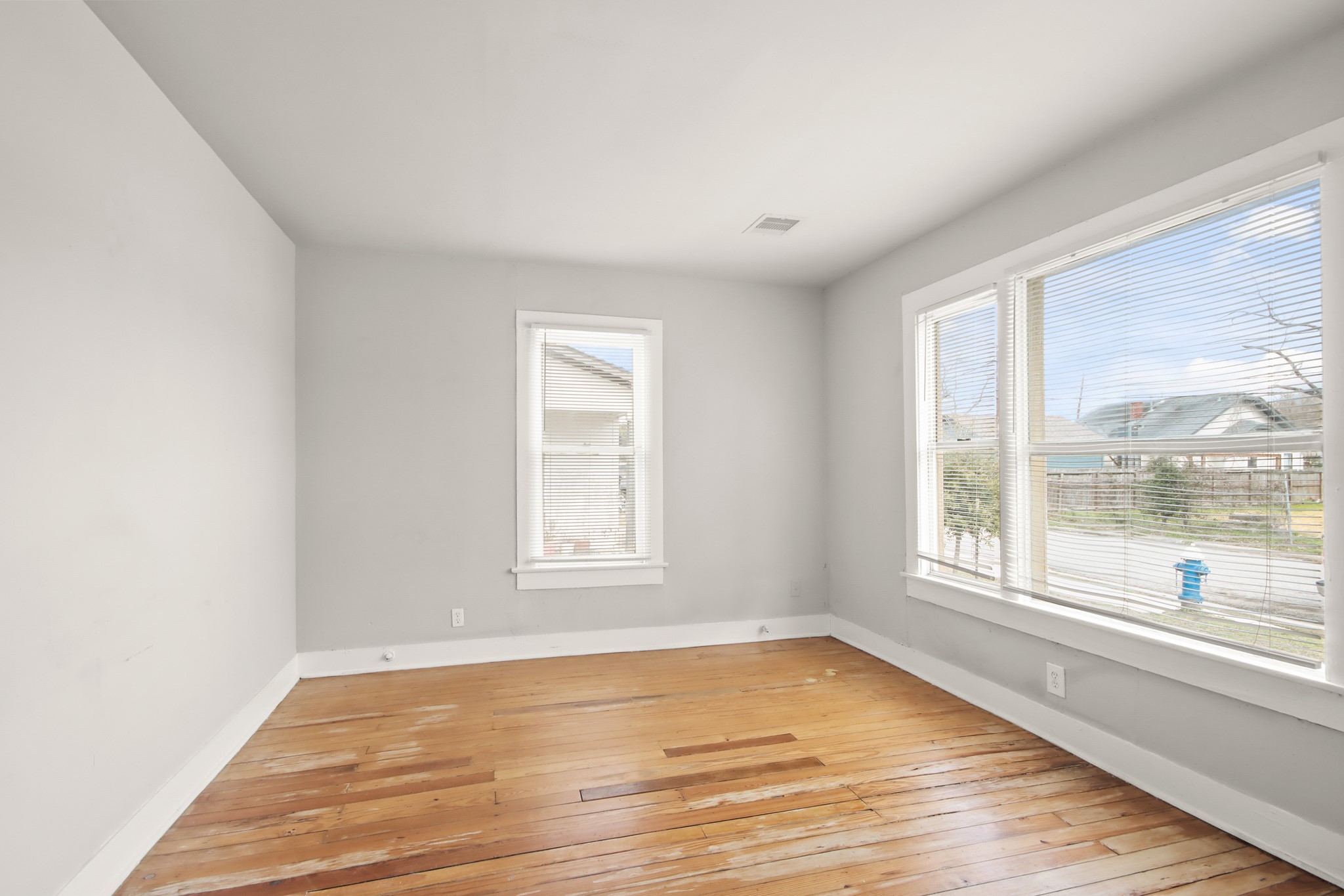 2729 Jones Street Houston, TX 77026 - Photo 3 of 12