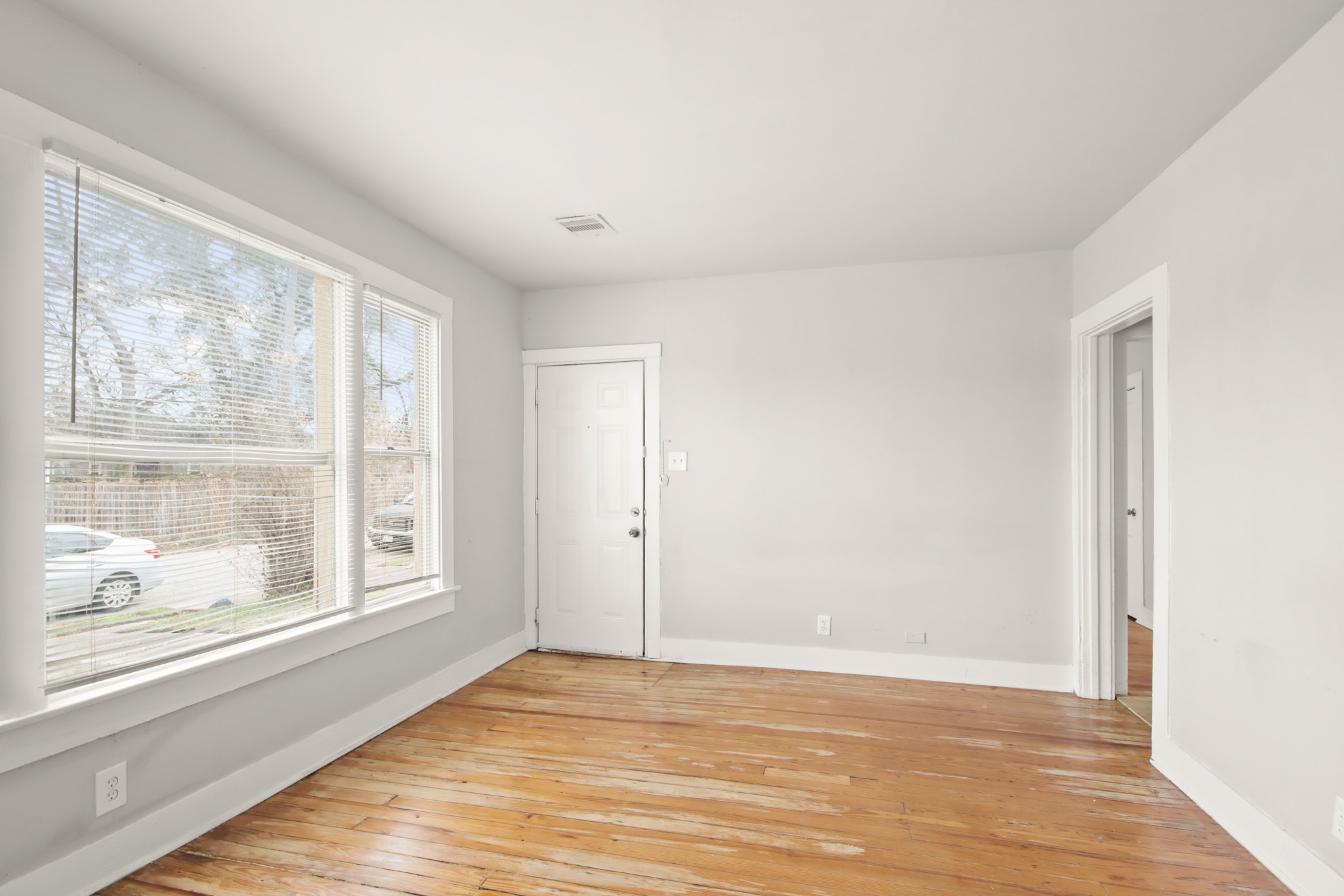 2729 Jones Street Houston, TX 77026 - Photo 4 of 12