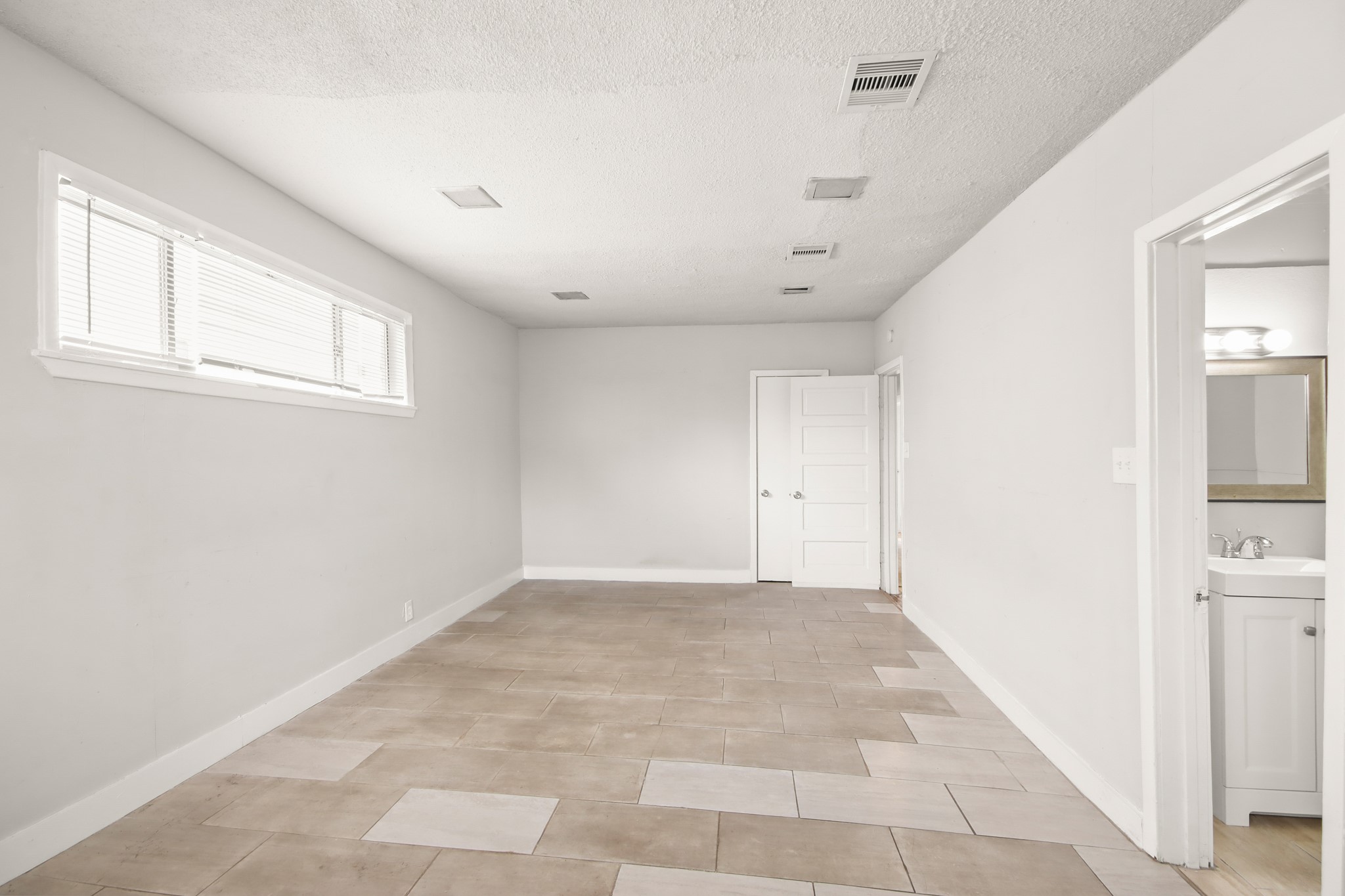 2729 Jones Street Houston, TX 77026 - Photo 8 of 12