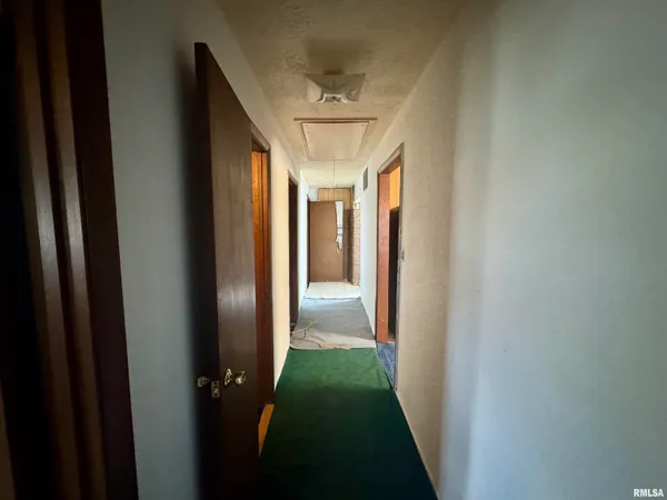 $39,000 | 212 West Sylvia Avenue, Christopher, IL 62822