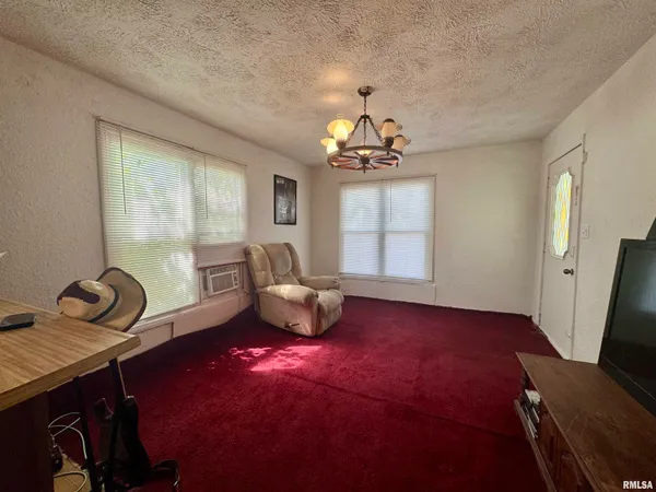 $39,000 | 212 West Sylvia Avenue, Christopher, IL 62822