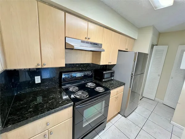$1,895 | 530 South Park Road, Unit 1511, Hollywood, FL 33021