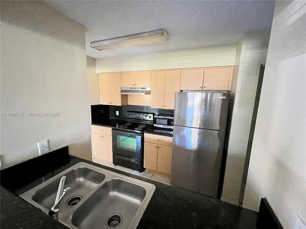 $1,895 | 530 South Park Road, Unit 1511, Hollywood, FL 33021