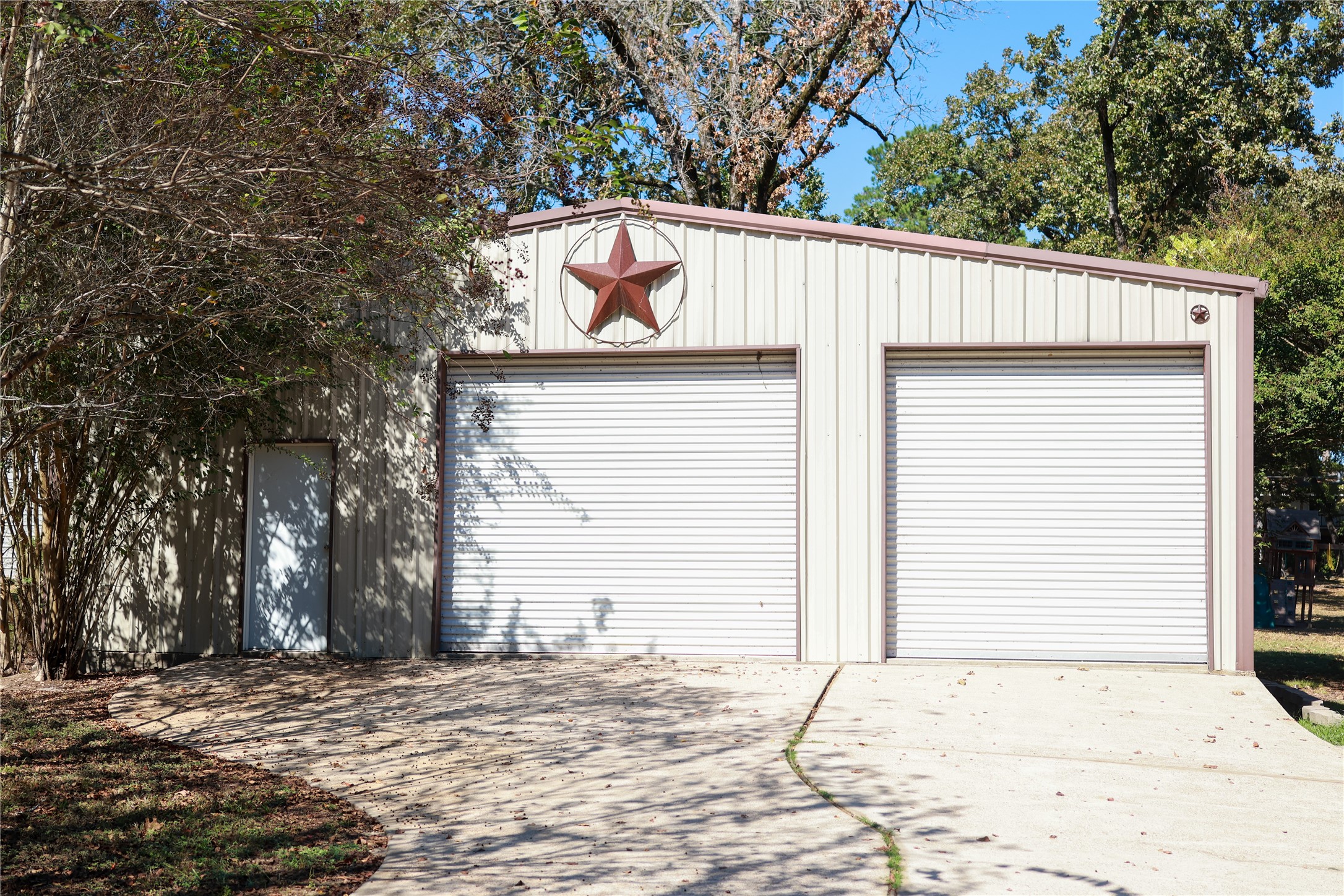137 Elliott Cove Loop Trinity, TX 75862 - Photo 15 of 18 a backyard of a house