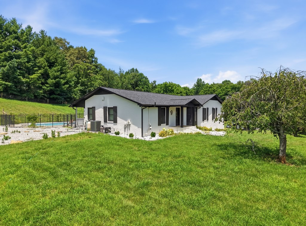 237 Southfork Road Sparta, TN 38583 - Photo 5 of 47